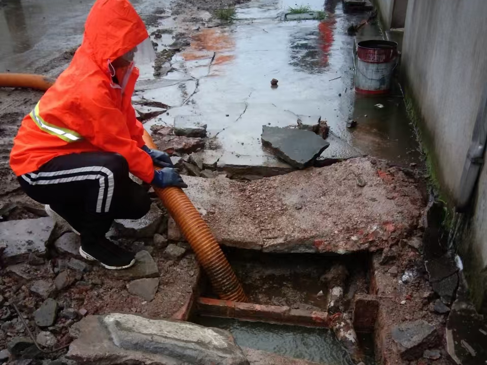 鄢陵专业清理污水池 炜誉市政以规范流程守护城市 “肠道”